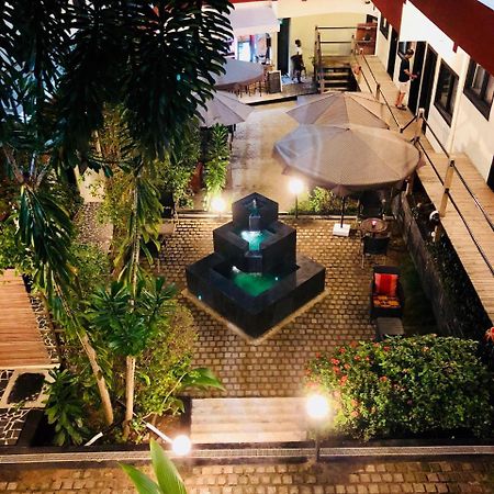 Detente Hotel Abidjan Kültér fotó