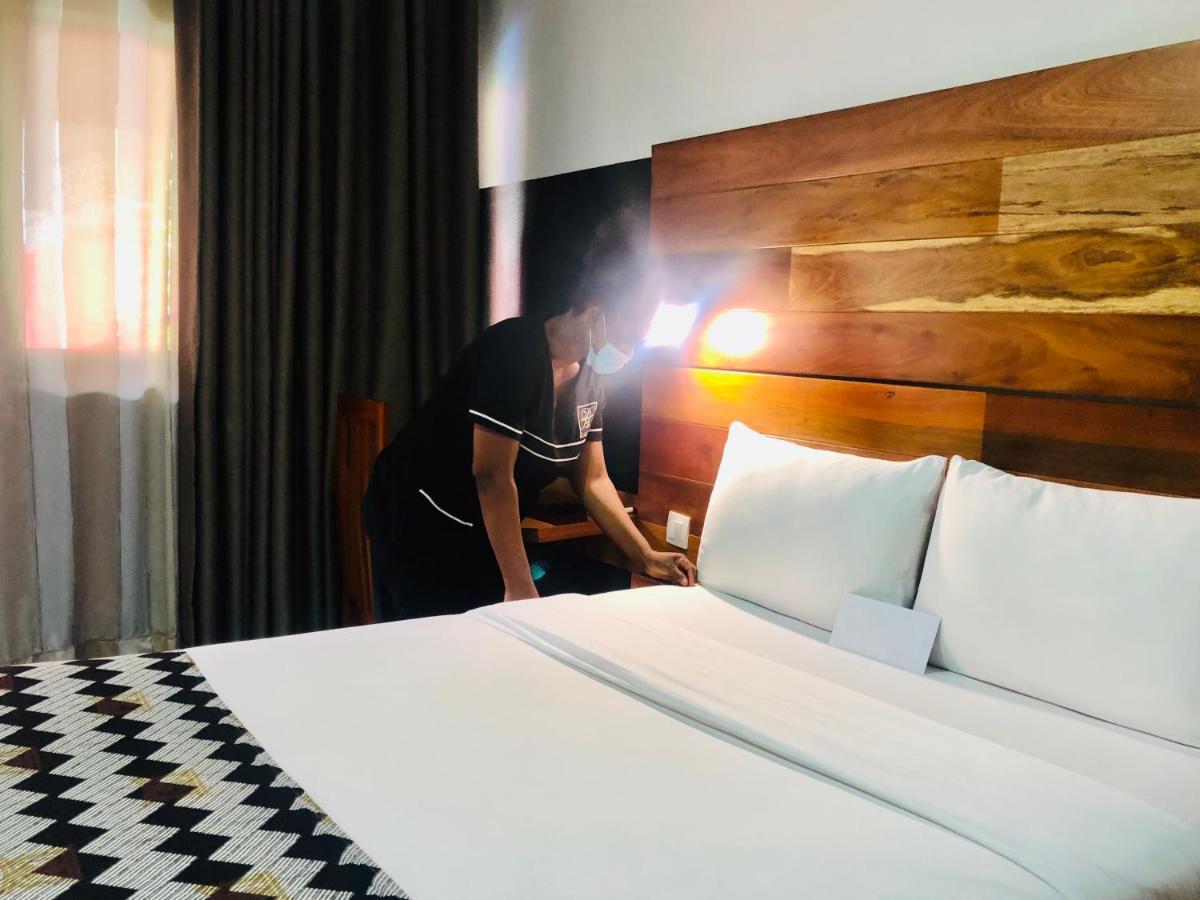 Detente Hotel Abidjan Kültér fotó