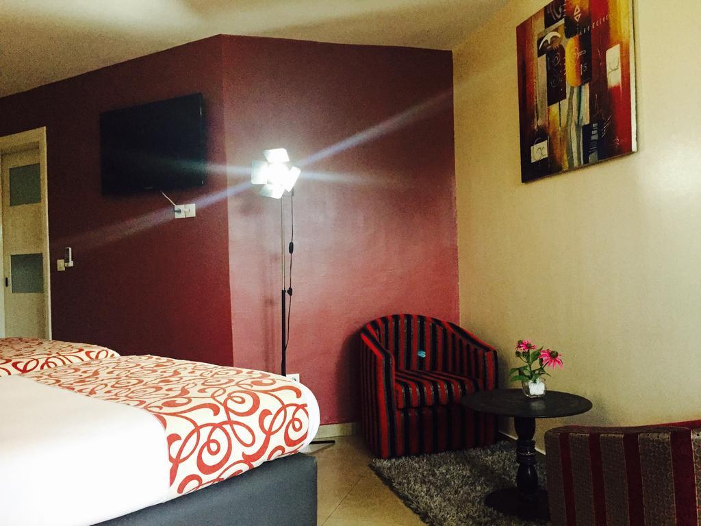 Detente Hotel Abidjan Kültér fotó