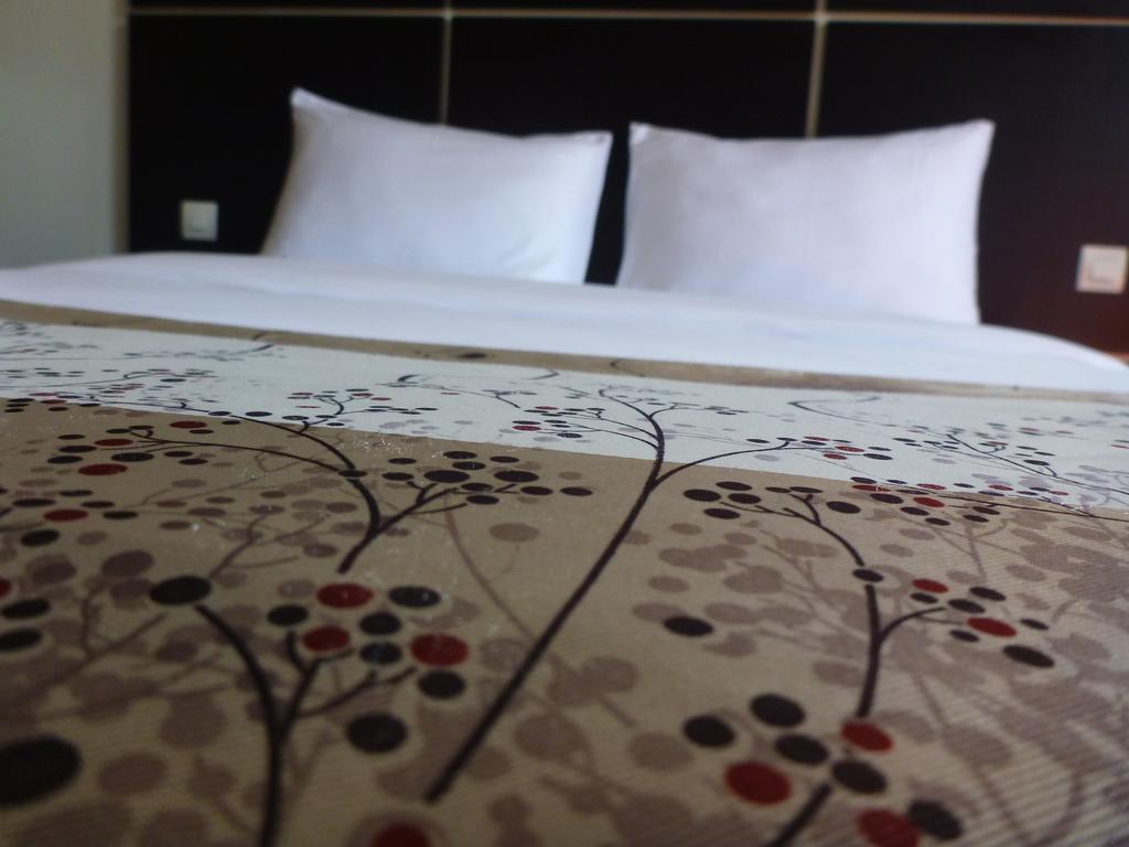 Detente Hotel Abidjan Szoba fotó