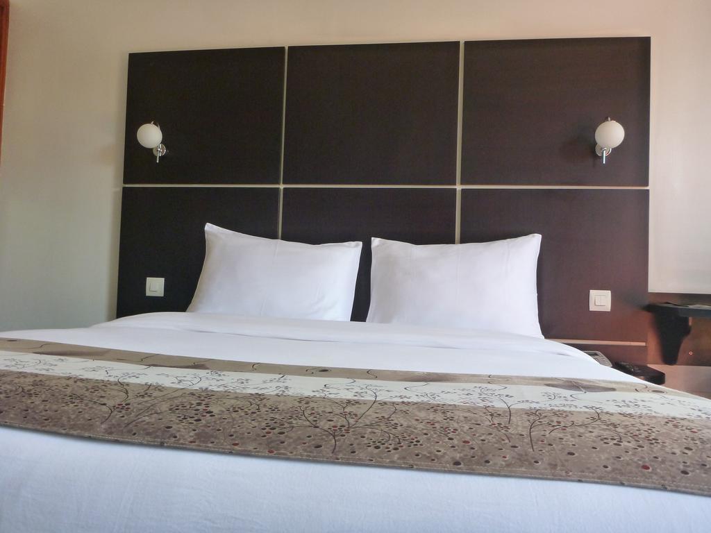 Detente Hotel Abidjan Kültér fotó