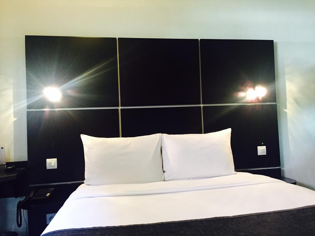 Detente Hotel Abidjan Kültér fotó