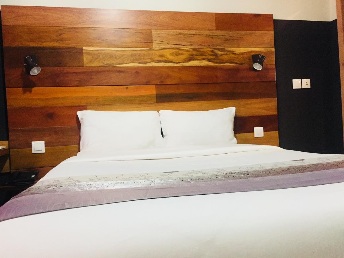 Detente Hotel Abidjan Kültér fotó