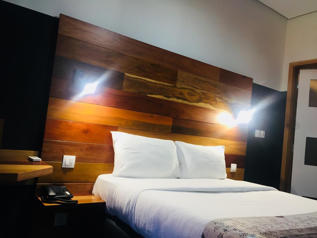 Detente Hotel Abidjan Kültér fotó