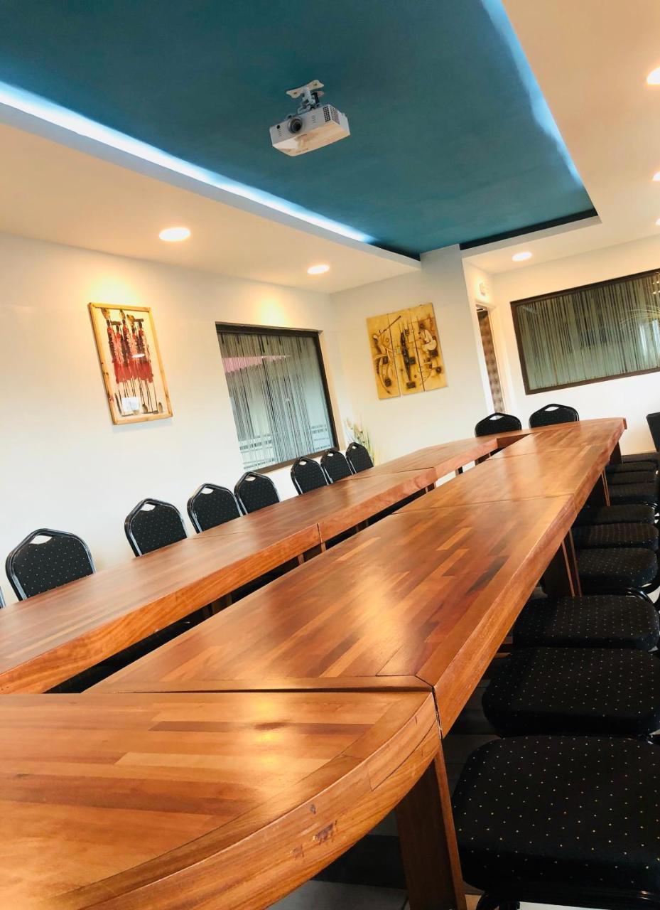 Detente Hotel Abidjan Kültér fotó