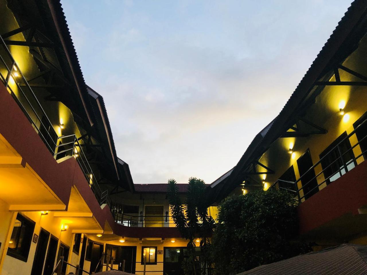 Detente Hotel Abidjan Kültér fotó