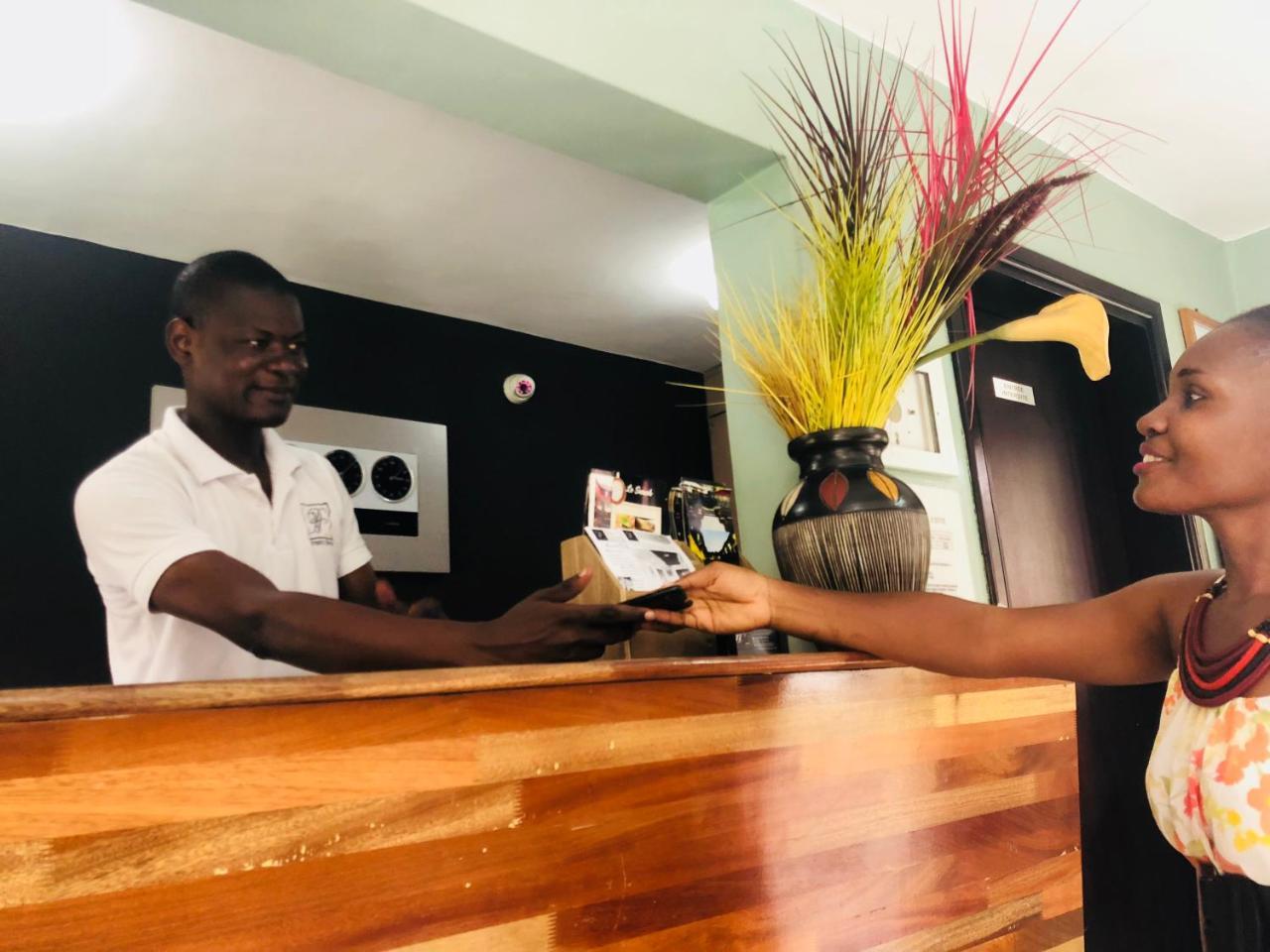 Detente Hotel Abidjan Kültér fotó
