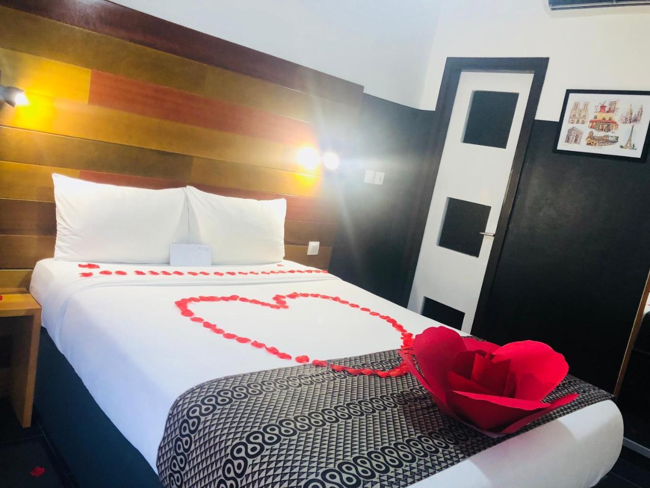 Detente Hotel Abidjan Kültér fotó